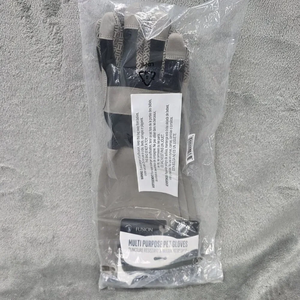 Pet Fusion Multipurpose Pet Glove for Grooming Trips to Vet Handling